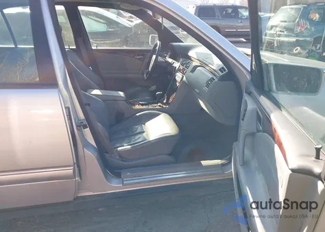 1998 Mercedes-Benz E 320 z USA, uszkodzony, nr VIN WDBJF65F6WA669801